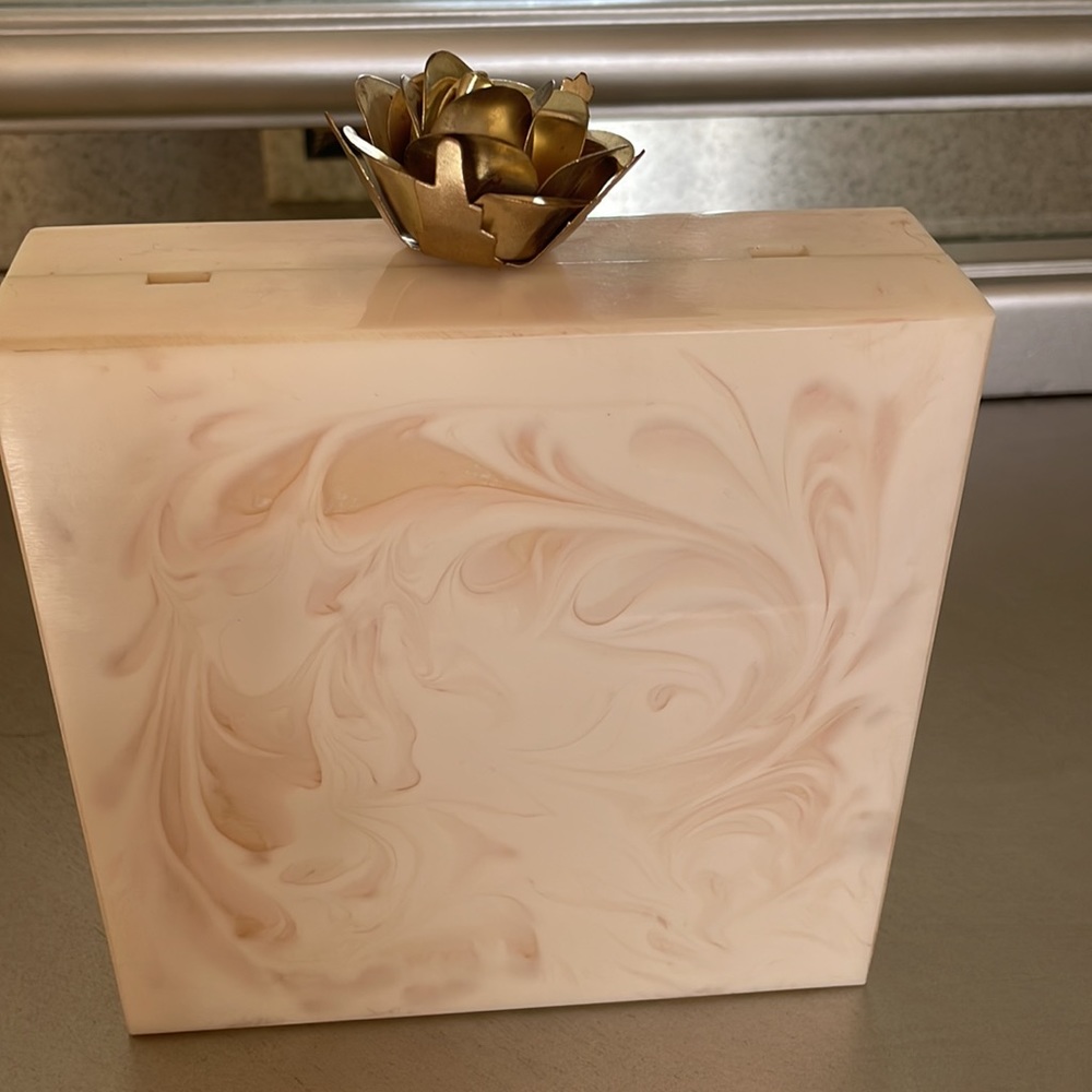 Clutches - Picture 3 of 8